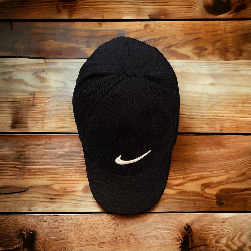 Nike Golf 20XI VRS Flex Fit Black Cap
Hat‎ Size L/XL